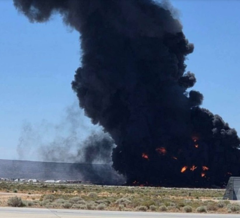 حادث غامض لطائرة B-52 في أمريكا.. دخان كثيف وتحقيقات عسكرية عاجلة